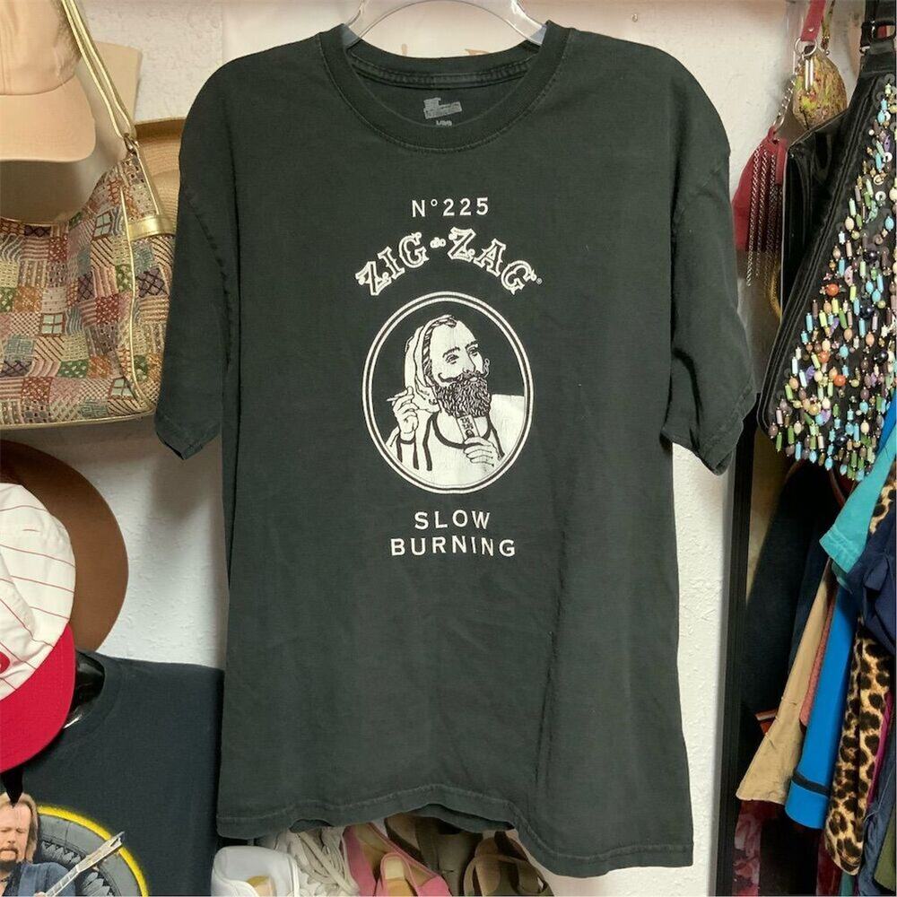 CLEARANCE SALE!!! 2243. Zig-Zag XL T-Shirt
